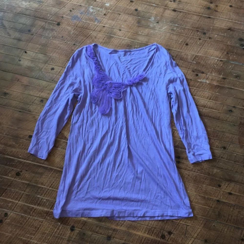 Chico’s 1 prima cotton raw edge flower blouse
